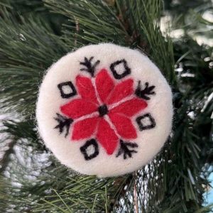 Brosa handmade cu motiv traditional